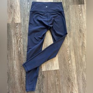 Lululemon | 💙 Navy Wunder Under Leggings 28”